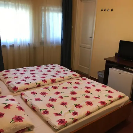 Korona Vendeghaz Πανσιόν Székesfehérvár