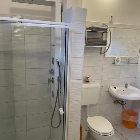 Korona Vendeghaz Πανσιόν